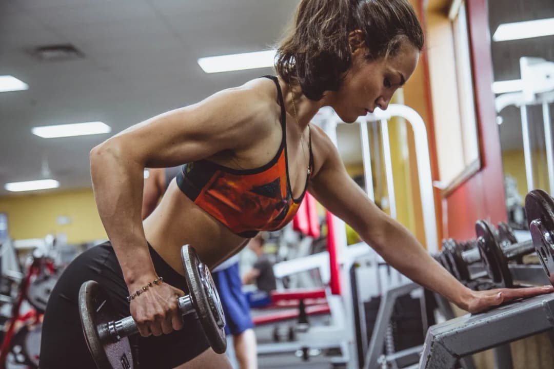 Jaki sport najlepiej rzeźbi sylwetkę? Odkryj skuteczne metody na efekty
