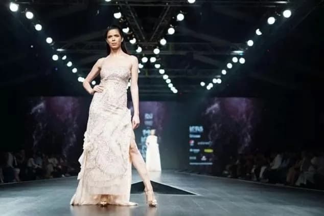 Jak powinna wyglądać modelka? Odkryj kluczowe cechy i wymiary
